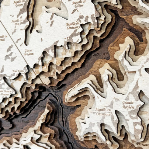 Close-up of contour lines on the UTMB wooden topographic map.